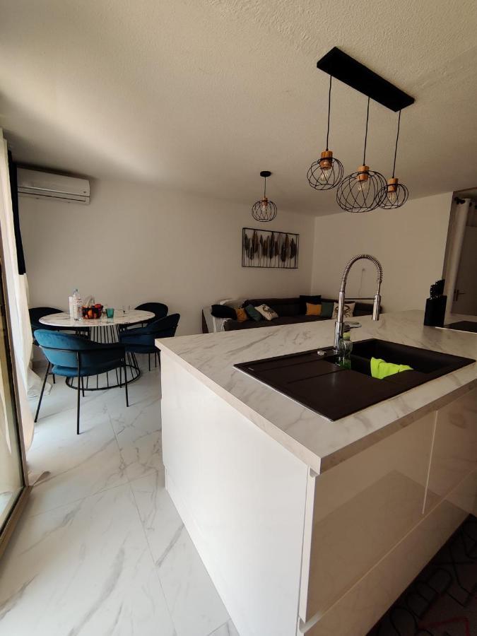 En Exclusivite T3 A 2 Pas Des Plages De St Raphael Saint-Raphaël エクステリア 写真
